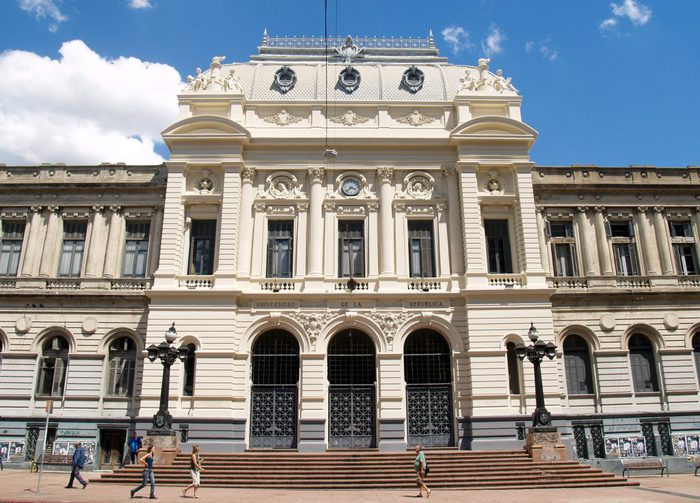Médica cubana relata su experiencia en Uruguay y abre el debate sobre el ejercicio profesional